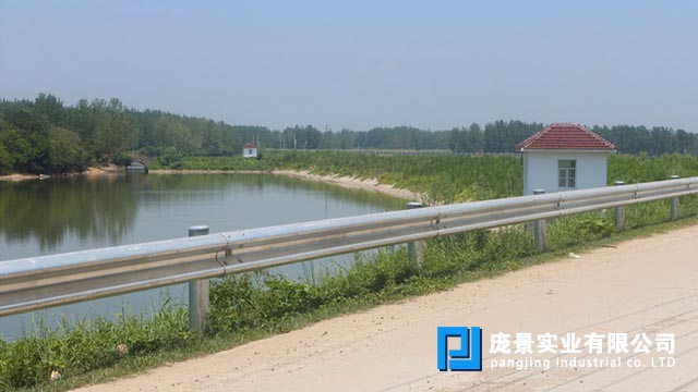 乡村公路钢草莓黄色网站.jpg